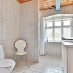 Tilla - 600m From The Sea By Interhome *