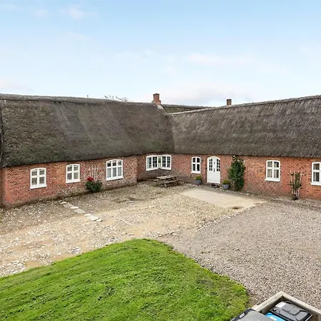 Tilla - 600m From The Sea By Interhome *