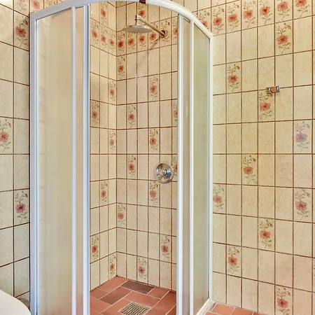 Tilla - 600m From The Sea By Interhome