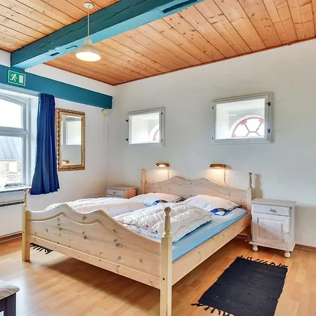 Tilla - 600m From The Sea By Interhome