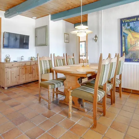 Tilla - 600m From The Sea By Interhome